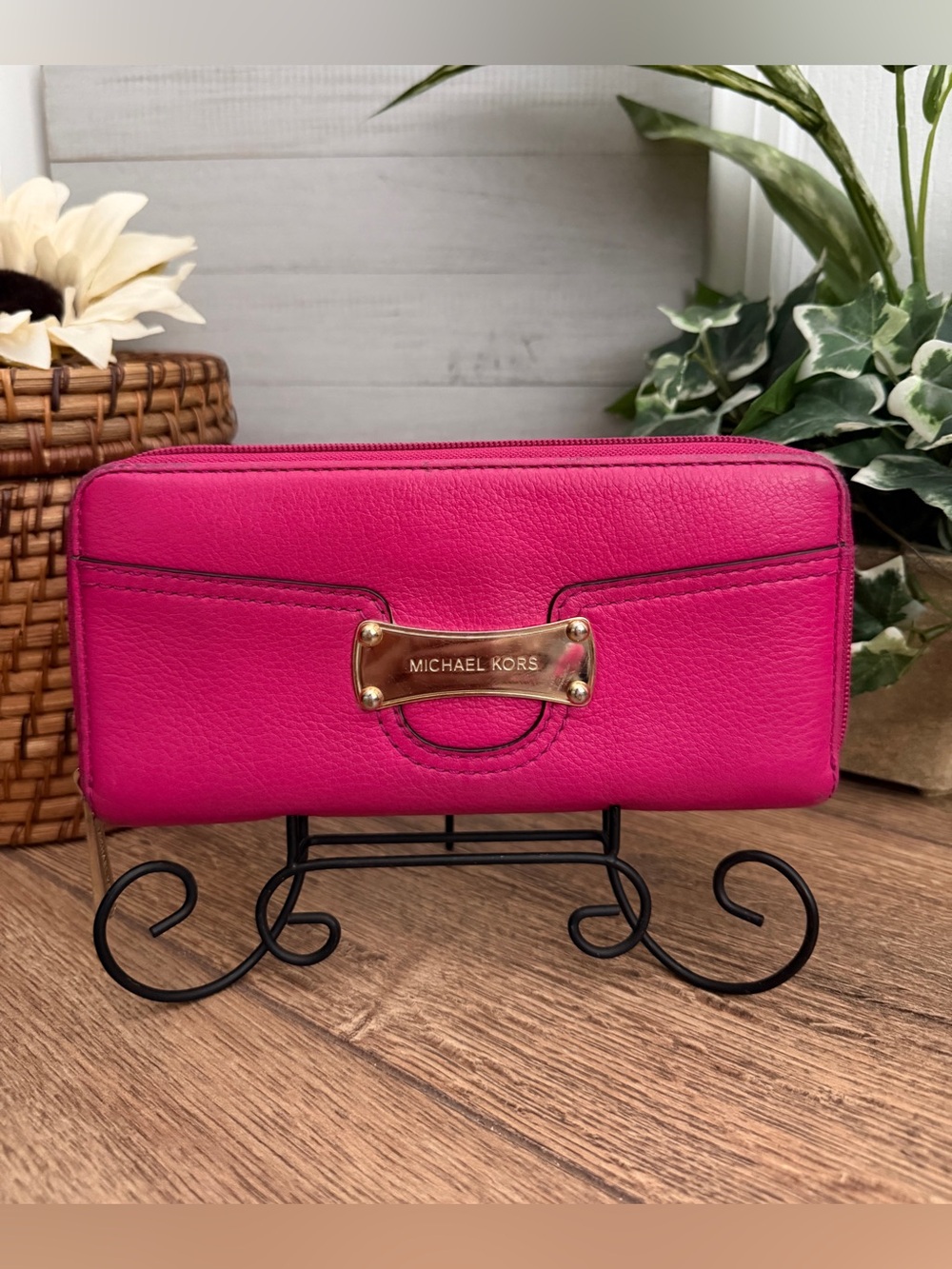 Michael Kors Saratoga Fuschia Pink Leather Continental Wallet